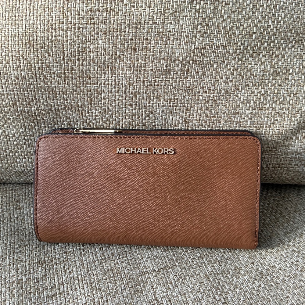 Michael Kors Brown Leather Bifold Wallet – Gold Hardware